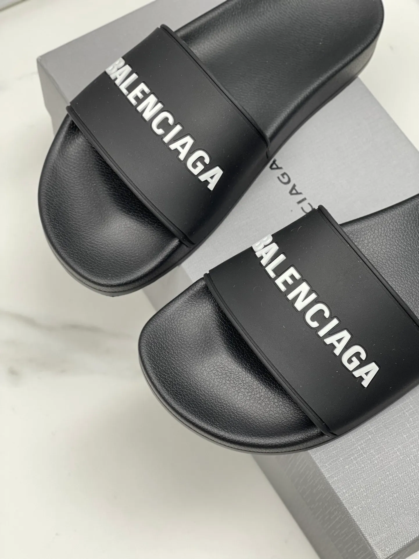 👟👟Ex-factory price 240👟👟 Women's Shoes Women's Clothing Balenciaga 2023 trendy slippers!  Balenciaga Political Campaign Latest Abrasive Development!  A favorite of European and American ladies, celebrities, and Internet celebrity girls. Exquisite uppers are hand-sewn and threaded. They are fluffy and soft, skin-friendly and soft, a must-have for summer. Fashionable but not overly ostentatious. Original natural rubber non-slip and wear-resistant sole. Size 35-40, 39-45 matching counter latest original packaging.